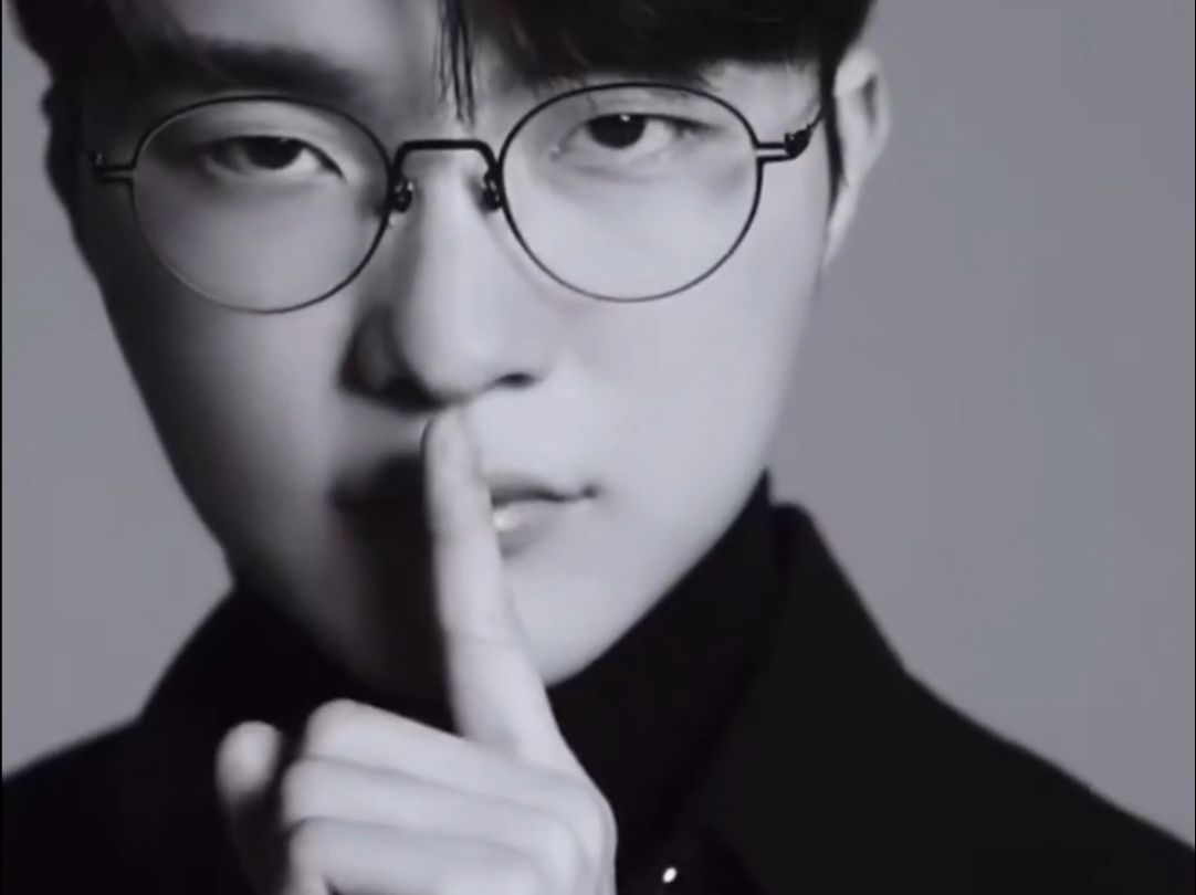 xiaocaobao 的 Vampire 爆炸性伤害 LANGX 的石人设置了一道墙，SG消灭了 Big Green Mood